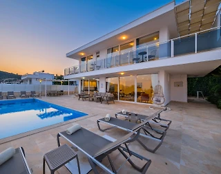 Kaş Kalkan'da Merkezi Konumda, Özel Havuzlu, Jakuzili, Kiralık Villa - 2