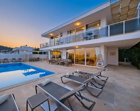 Kaş Kalkan'da Merkezi Konumda, Özel Havuzlu, Jakuzili, Kiralık Villa - 2