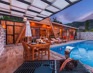 Kaş İslamlar'da Ahşap Mimarili, Isıtmalı Havuzlu, Korunaklı Villa - 3