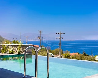 Marmaris'te Deniz Manzarasına Sahip, Sonsuzluk Havuzlu, Şık Villa - 1