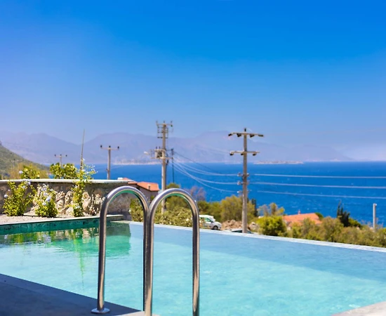 Marmaris'te Deniz Manzarasına Sahip, Sonsuzluk Havuzlu, Kiralık Villa - 1