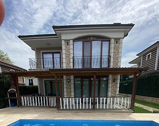 Sapanca'da Özel Bahçe İçerisinde, Havuzlu, 10 Kişilik Lüks Villa - 1