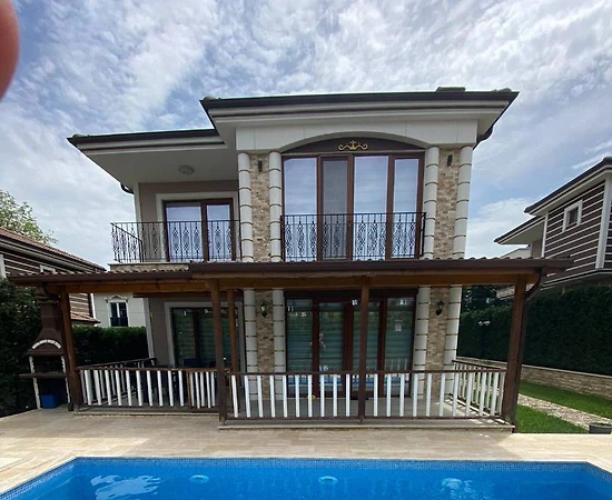 Sapanca'da Özel Bahçe İçerisinde, Havuzlu, 10 Kişilik Lüks Villa - 1