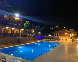 İstanbul Şile'de Geniş Bahçeli, Özel Havuzlu, Ahşap Villa - 2