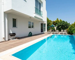 Kuşadası Kadınlar Denizi'nde Harika Manzaralı, Özel Havuzlu, Şık Villa - 2