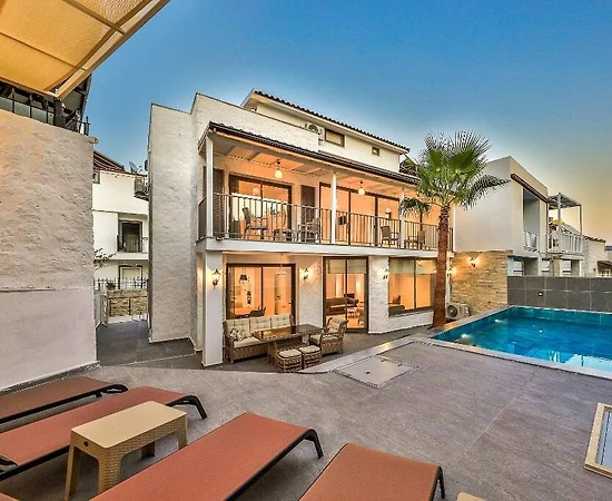 Kaş Kalkan'da Merkeze ve Deniz Yakın, Özel Havuzlu, Kiralık Villa - 1