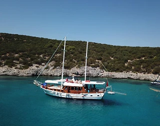 Bodrum'da Masmavi Sularda, Modern Dizayna Sahip, 8 Kişilik Gulet - 2