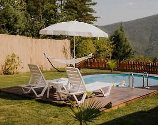 Sapanca Memnuniye'de Geniş Bahçeli, Şömineli ve Jakuzili, Şık Villa - 4