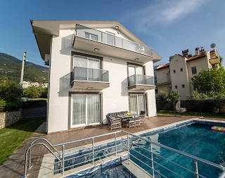 Fethiye'de Ölüdeniz'de Merkezi Konumda, Çocuk Havuzlu, Modern Villa - 2