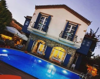 İzmir Çeşme'de Harika Doğa İçerisinde, Özel Havuzlu, Lüks Villa  - 1