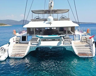 Bodrum Çıkışlı Muhteşem Tasarıma Sahip, 8 Kişilik Lüks Katamaran - 1