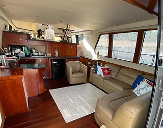 Bodrum'da Lüks Tasarıma Sahip, Geniş Kapasiteli Kiralık Motoryat - 5