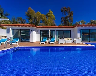Kaş Üzümlü'de Doğa Manzaralı, Sonsuzluk Havuzlu, Lüks Villa - 1