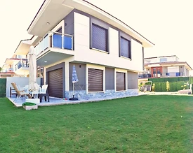 İzmir Çeşme'de Denize Yakın Konumda, Modern Tasarımlı, Kiralık Villa - 2