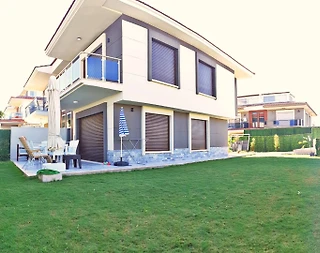 İzmir Çeşme'de Denize Yakın Konumda, Modern Tasarımlı, Kiralık Villa - 2