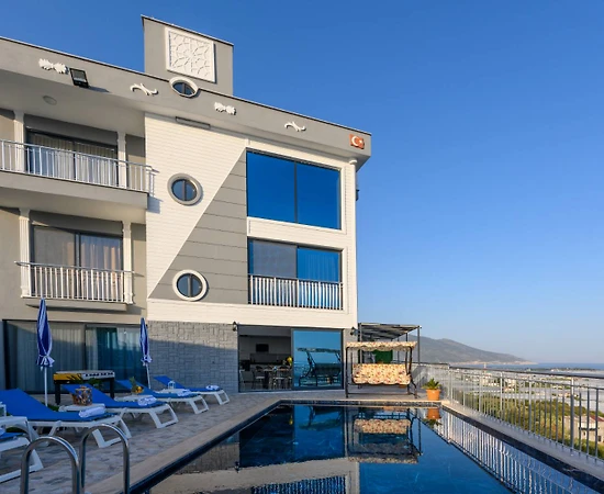 Antalya Demre'de Deniz Manzaralı, Özel Havuzlu, Ailelere Uygun Villa - 1