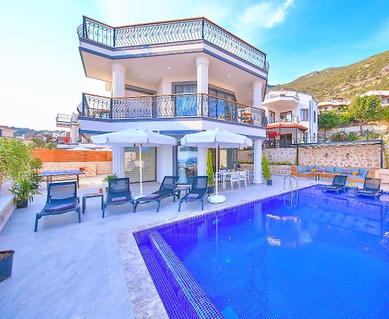 Kaş Kalkan'da Deniz ve Doğa Manzaralı, Özel Havuzlu, Şık Villa - 1