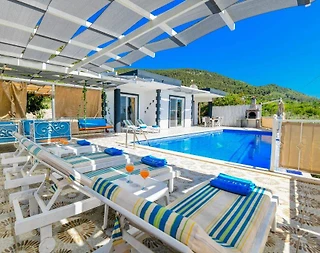 Kaş Üzümlü'de Eşsiz Doğada, Özel Havuzlu, Şık Villa - 1