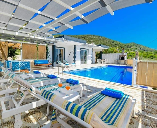 Kaş Üzümlü'de Eşsiz Doğada, Özel Havuzlu, Kiralık Villa - 1