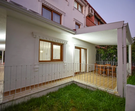 Fethiye Çiftlik'te Lüks Dizayna Sahip, Özel Bahçeli, Tripleks Villa - 1