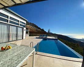 Kaş Üzümlü'de Enfes Manzaralı, Sonsuzluk Havuzlu, Balayı Villası - 2