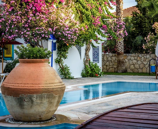 Muğla Datça'da Tesis İçerisinde, Ortak Havuzlu, Tatil Evi - 1