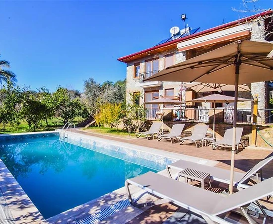 Muğla Fethiye'de Huzurlu, Ahşap Mimarili, 6 Kişilik Kiralık Villa - 1