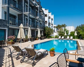 Bodrum Gümbet'te Havuz Manzaralı, Denize Yakın, 3 Kişilik Suit - 2