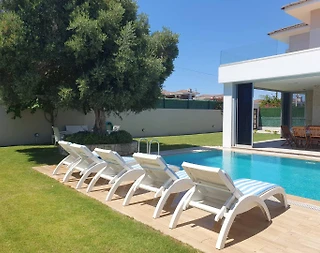 İzmir Çeşme'de Plaja Yakın Konumda, Özel Havuzlu, Konforlu Villa - 4