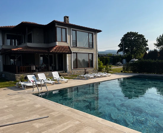 Sakarya Sapanca'da Elverişli Konumda, Özel Havuzlu, Lüks Villa - 1