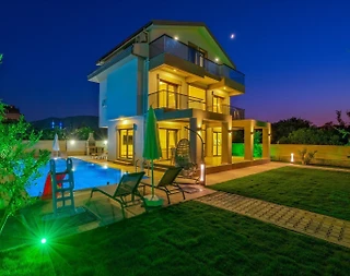 Fethiye'de Merkezi Konumda, Geniş Bahçeli, Özel Havuzlu, Lüks Villa - 1
