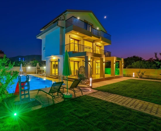Fethiye'de Merkezi Konumda, Geniş Bahçeli, Özel Havuzlu, Lüks Villa - 1