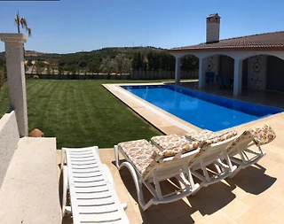 İzmir Çeşme'de Muhteşem Doğada, Özel Havuzlu, Geniş Bahçeli Villa - 1