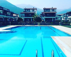 Kuşadası Güzelçamlı'da Merkezi Konumda, Ortak Havuzlu, Bahçeli Villa - 2