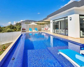 Kaş Üzümlü'de Doğa İçerisinde, Isıtmalı Özel Havuzlu, Kiralık Villa - 3