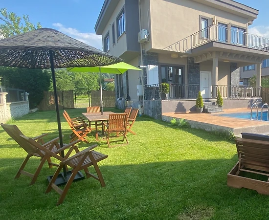 Sapanca Kırkpınar'da Geniş Bahçeli, Özel Havuzlu, Lüks Villa - 1