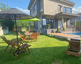 Sapanca Kırkpınar'da Geniş Bahçeli, Özel Havuzlu, Lüks Villa - 1
