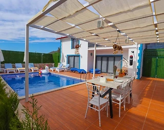 Kaş Bezirgan'da Geniş Ailelere Uygun, Özel Havuzlu, Kiralık Villa - 3
