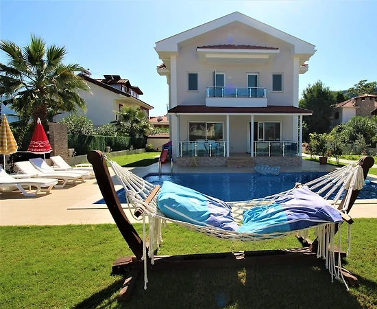 Ortaca Dalyan'da Merkezi Konumda, Özel Havuzlu, Kiralık Villa - 1
