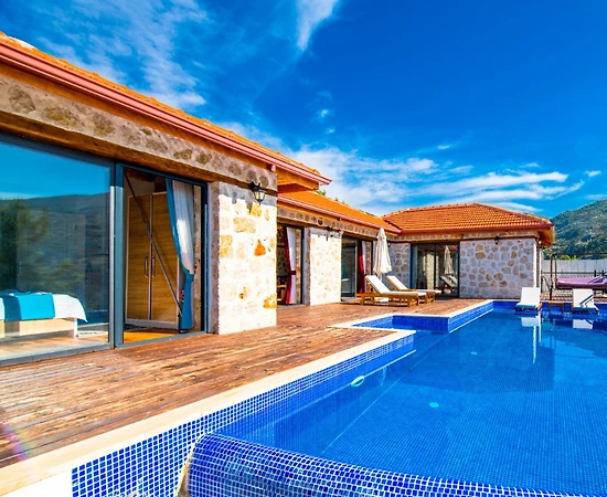 Kaş İslamlar'da Doğa İle İç İçe, Sonsuzluk Havuzlu, Kiralık Villa - 1