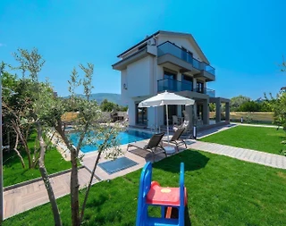 Fethiye'de Merkezi Konumda, Geniş Bahçeli, Özel Havuzlu, Lüks Villa - 4