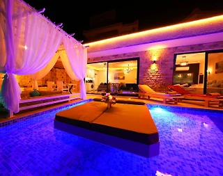 Kaş İslamlar'da Deniz ve Doğa Manzaralı, Özel Havuzlu, Lüks Villa - 2