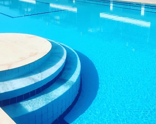 Kuşadası Güzelçamlı'da Site İçerisinde, Ortak Havuzlu, Kiralık Villa - 2