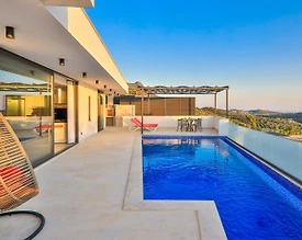 Kaş Üzümlü'de Muhteşem Doğa Manzaralı, Özel Havuzlu, Kiralık Villa - 2