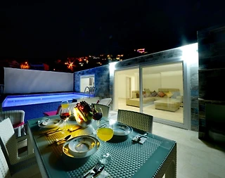 Kaş Kalkan'da Deniz Manzaralı, Özel Havuzlu, Konforlu Villa - 3