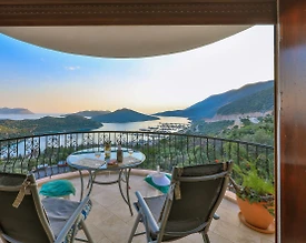 Kaş Andifli'de Göz Alıcı Deniz Manzaralı, Ortak Havuzlu, Kiralık Suit - 3