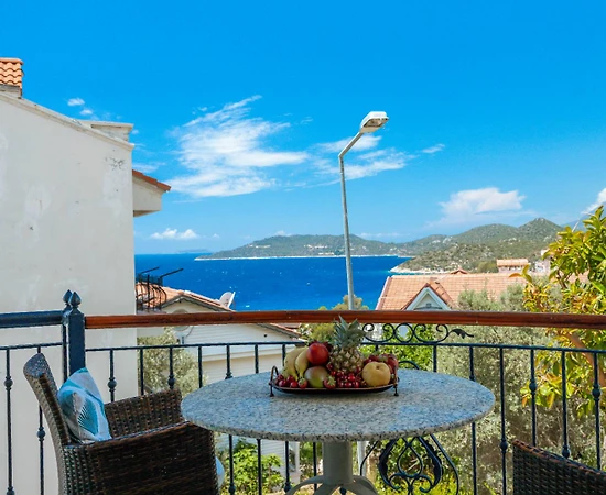 Kaş Andifli'de Enfes Deniz Manzaralı, Merkezi Konumda, Kiralık Tatil Evi - 1