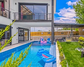 Kalkan Çayköy'de Bahçeli, Özel Havuzlu, Konforlu, 4 Kişilik, Şık Villa - 2