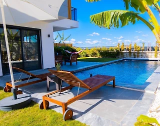 İzmir Çeşme'de Merkezi Konumda, Özel Havuzlu, Lüks Villa - 4