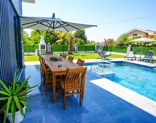Ortaca Dalyan'da Geniş Bahçeli, Özel Havuzlu, Kiralık Şık Villa - 3